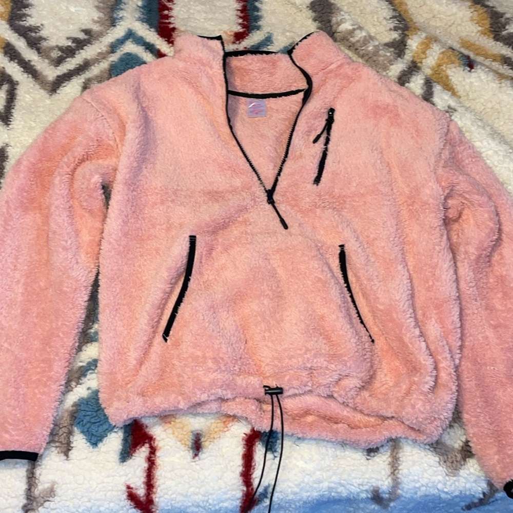 Women’s pink fuzzy pullover in the size XXL with drawstrings super soft No tags